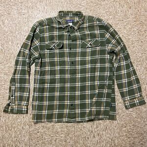 Men’s Patagonia Fleece — Size L